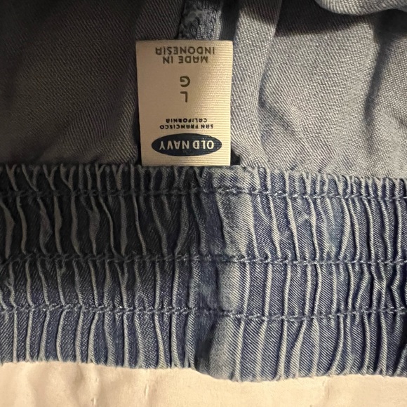 Old navy shorts - Picture 3 of 3